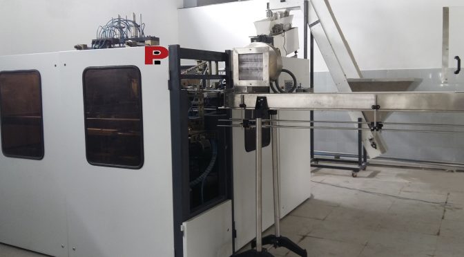 AUTOMATIC PET STRETCH BLOW MOULDING MACHINE WITH HOOPER LOADER